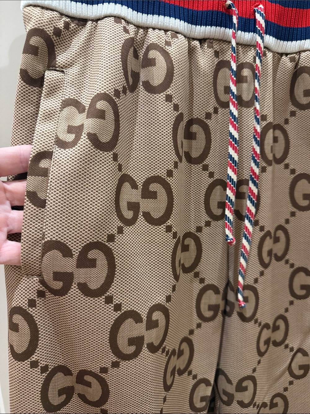 Gucci capri loose large logo pants. Size medium BNWT. Never worn. - Picture 4 of 10